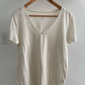 American Eagle White V-neck Tee